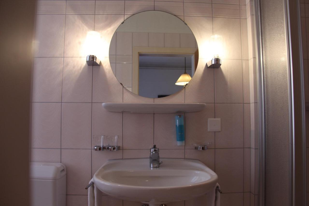 Zum Schwarzen Loewen Otel Altdorf Dış mekan fotoğraf